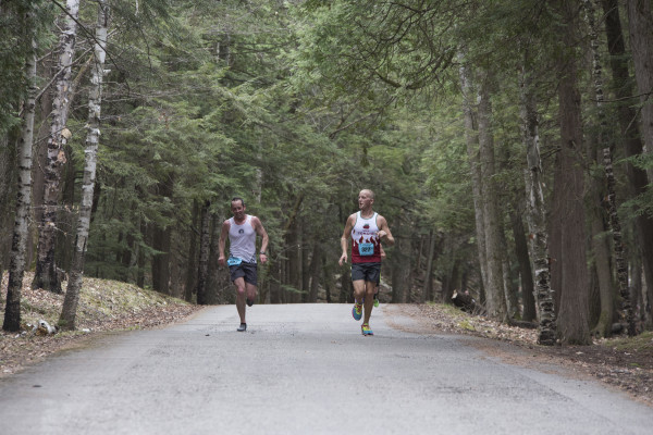 Runners near the lead pack pull away from the crowds near the 10 mile mark of the 2015 Door County Half Marathon. Photo by Ryan Sherman.